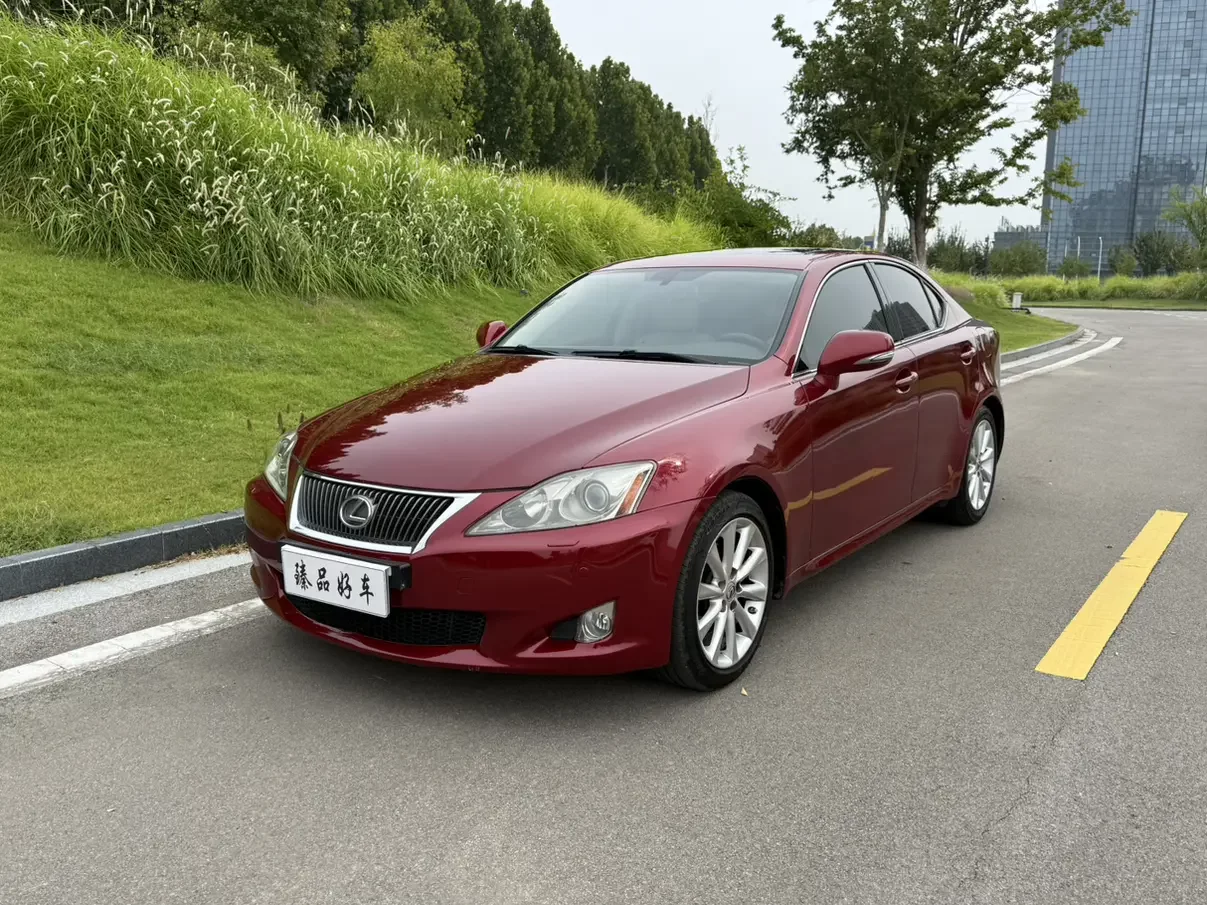 Lexus IS