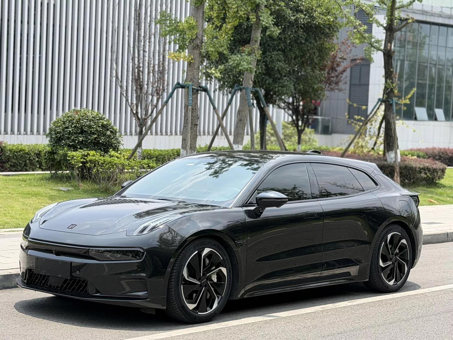 ZEEKR 001