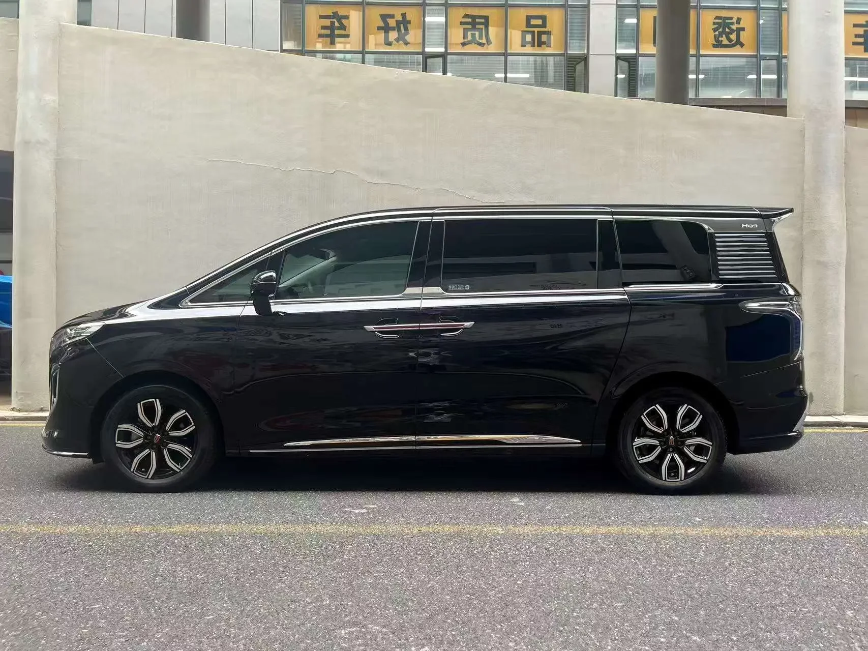 Hongqi HQ9