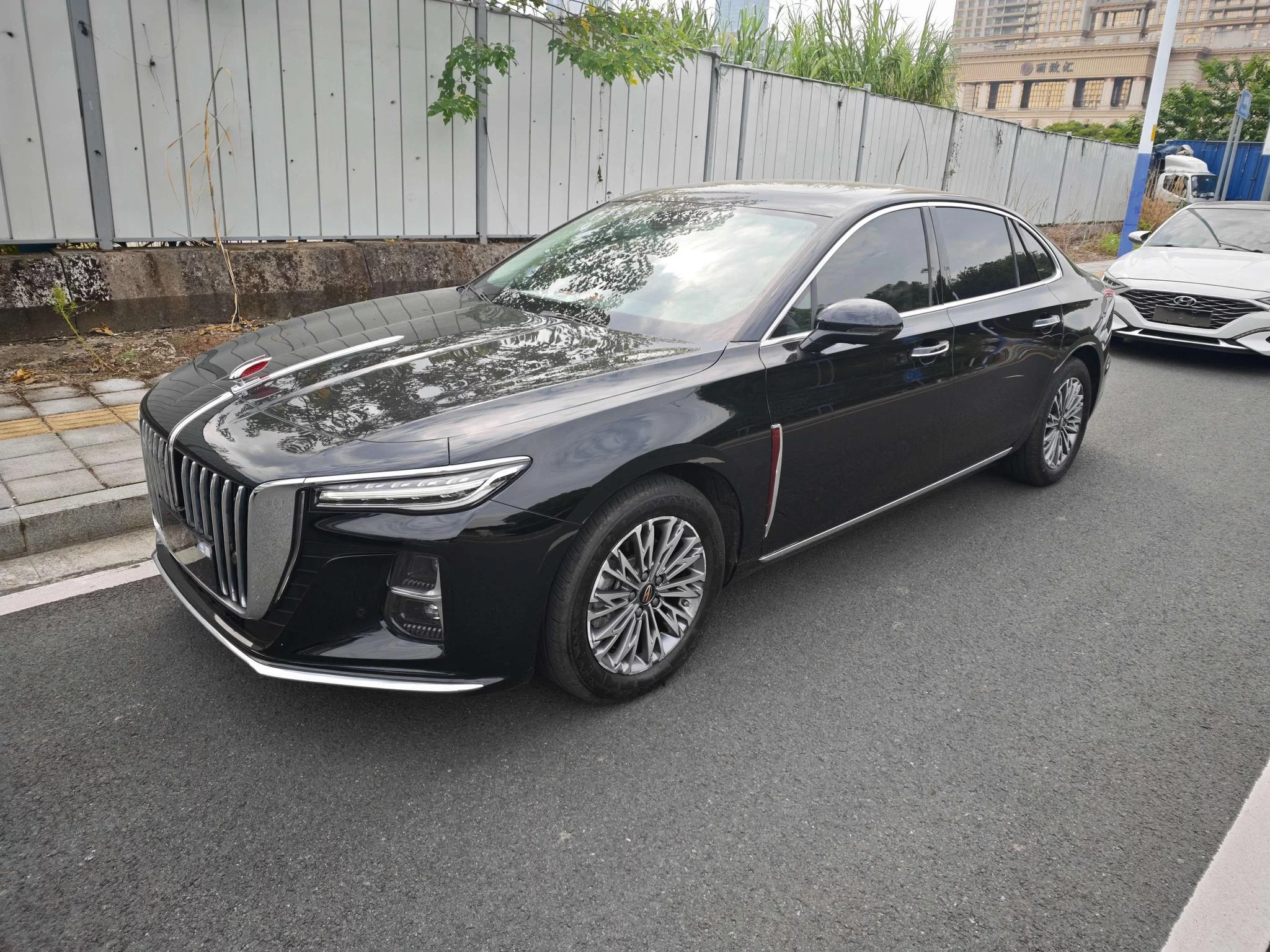 Hongqi H5
