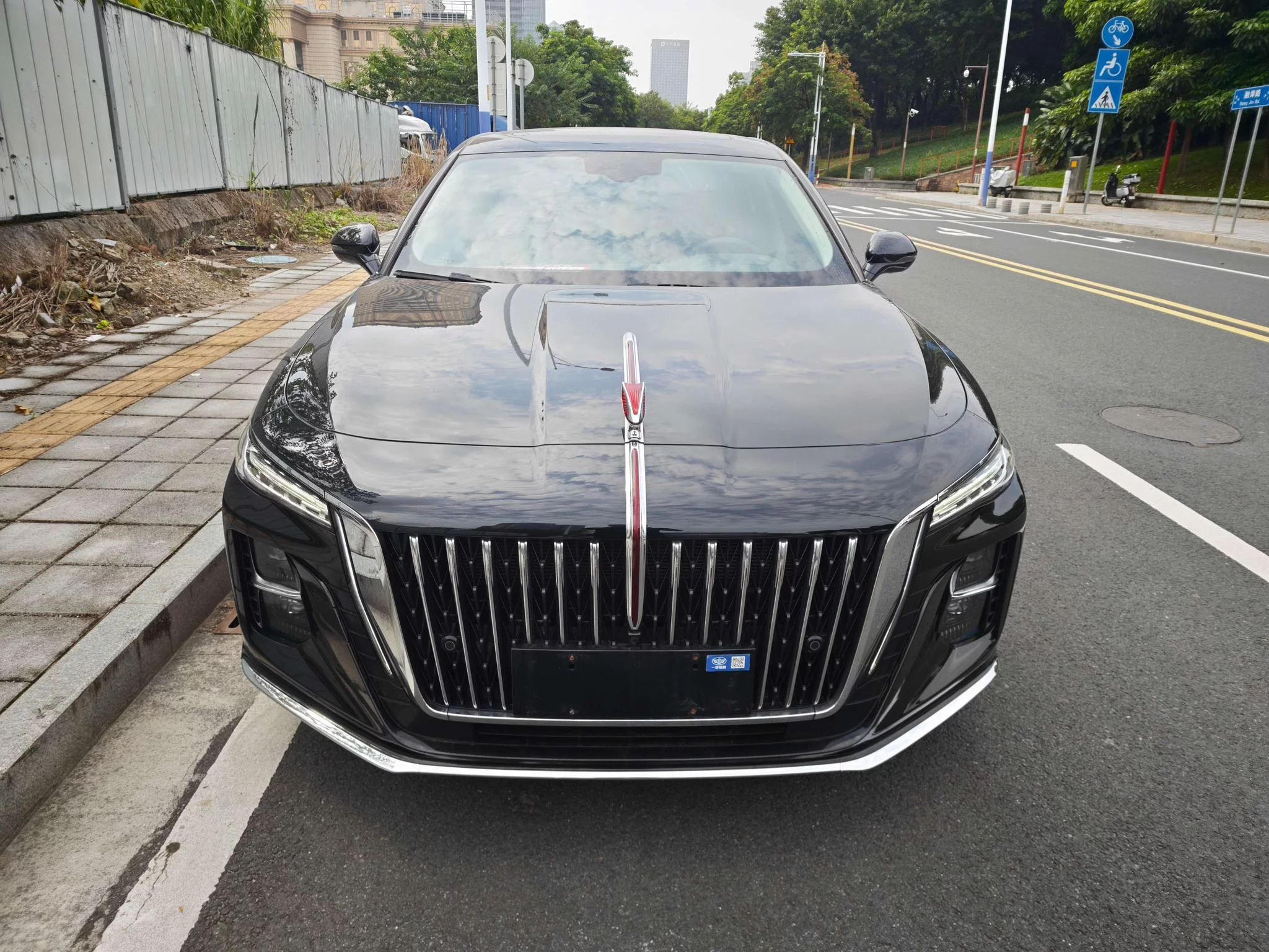 Hongqi H5
