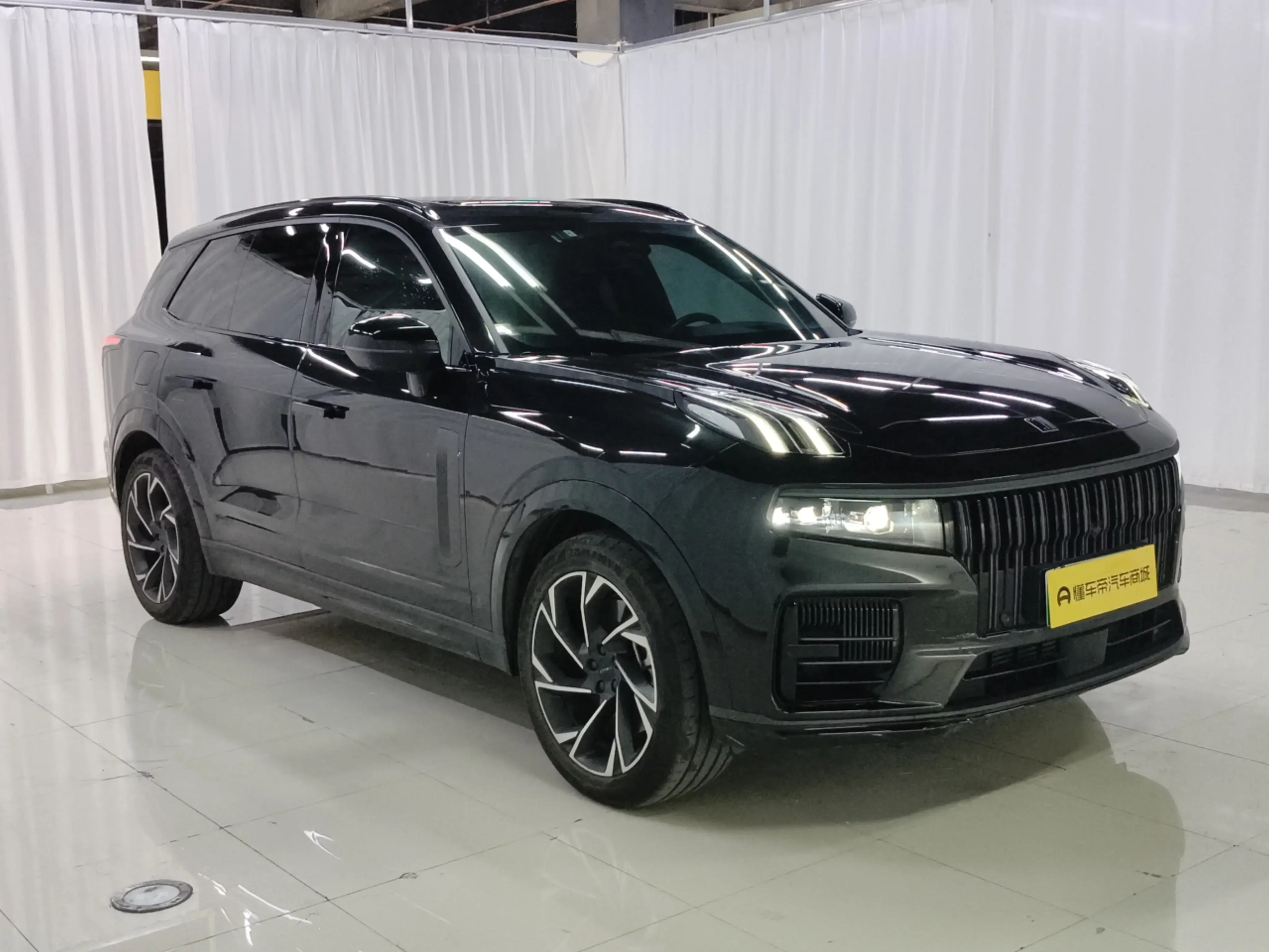 LYNK & CO 09 EM-P