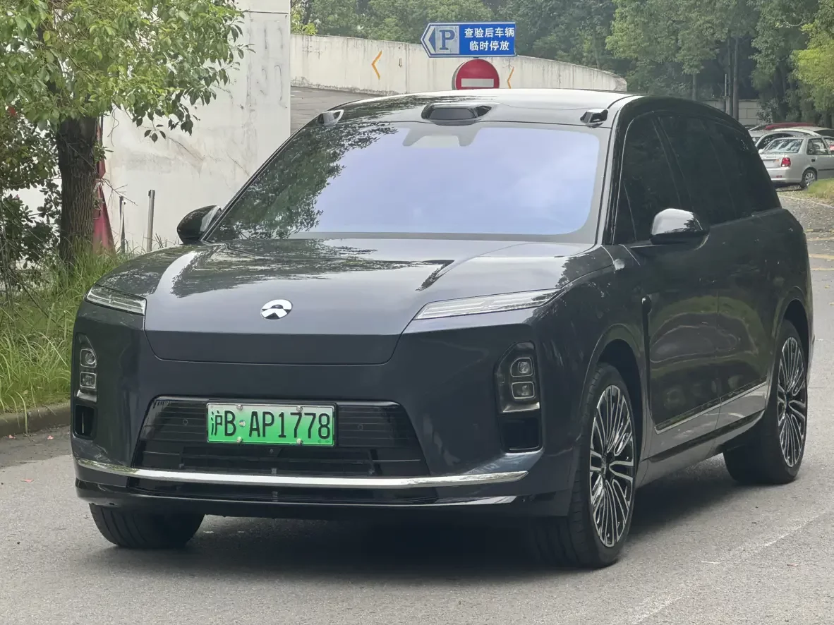 NIO ES8