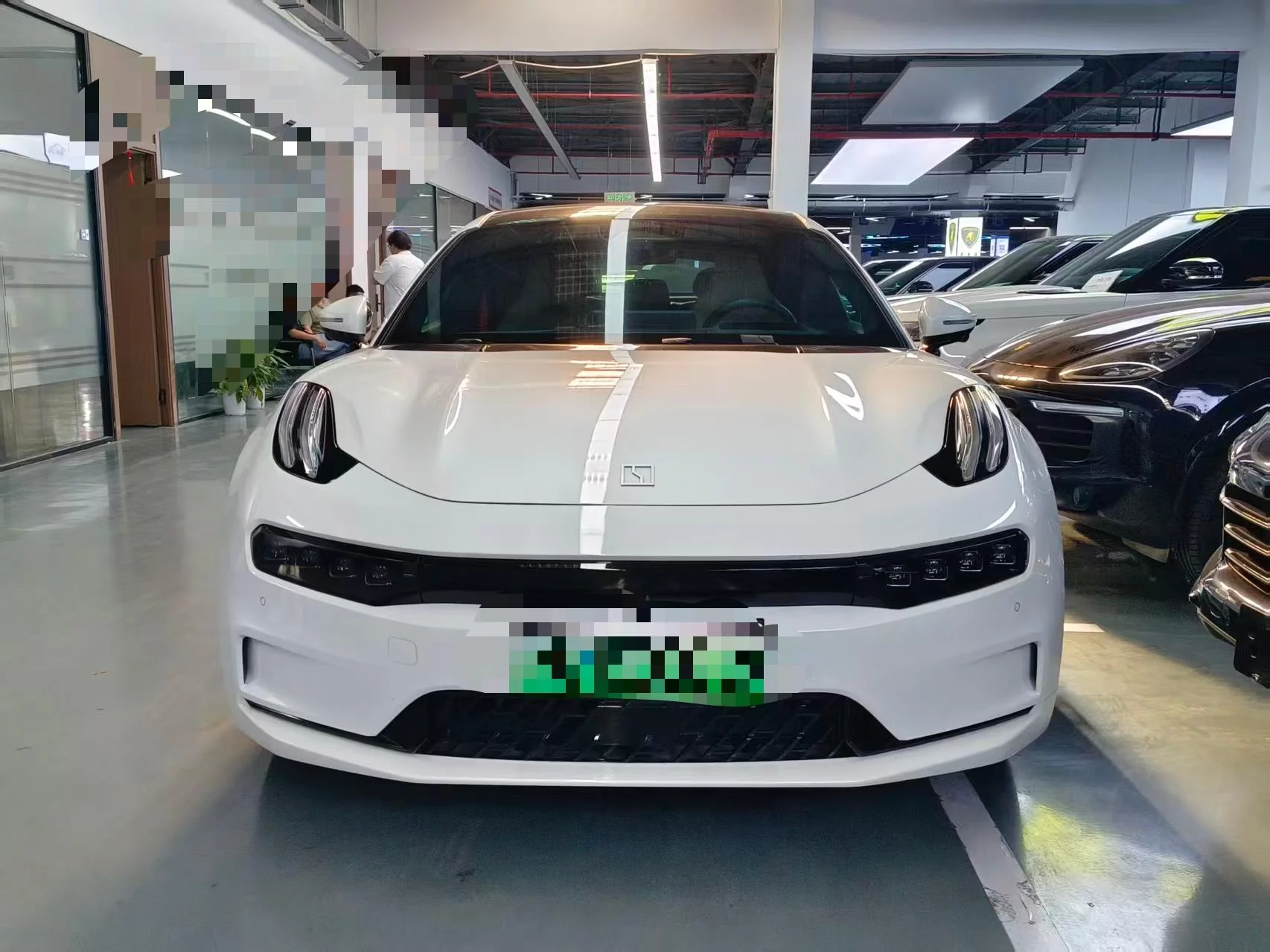 ZEEKR 001