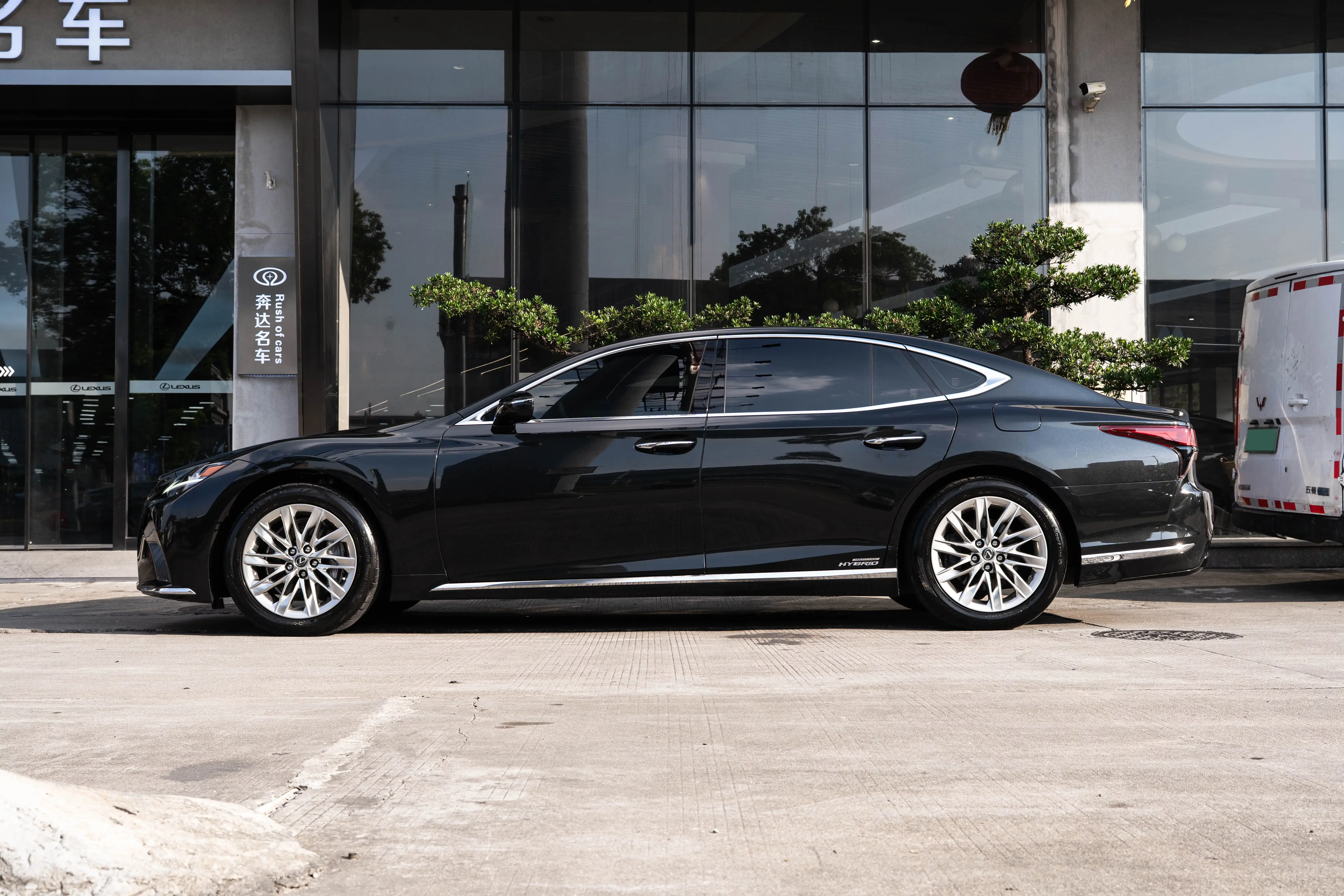 Lexus LS