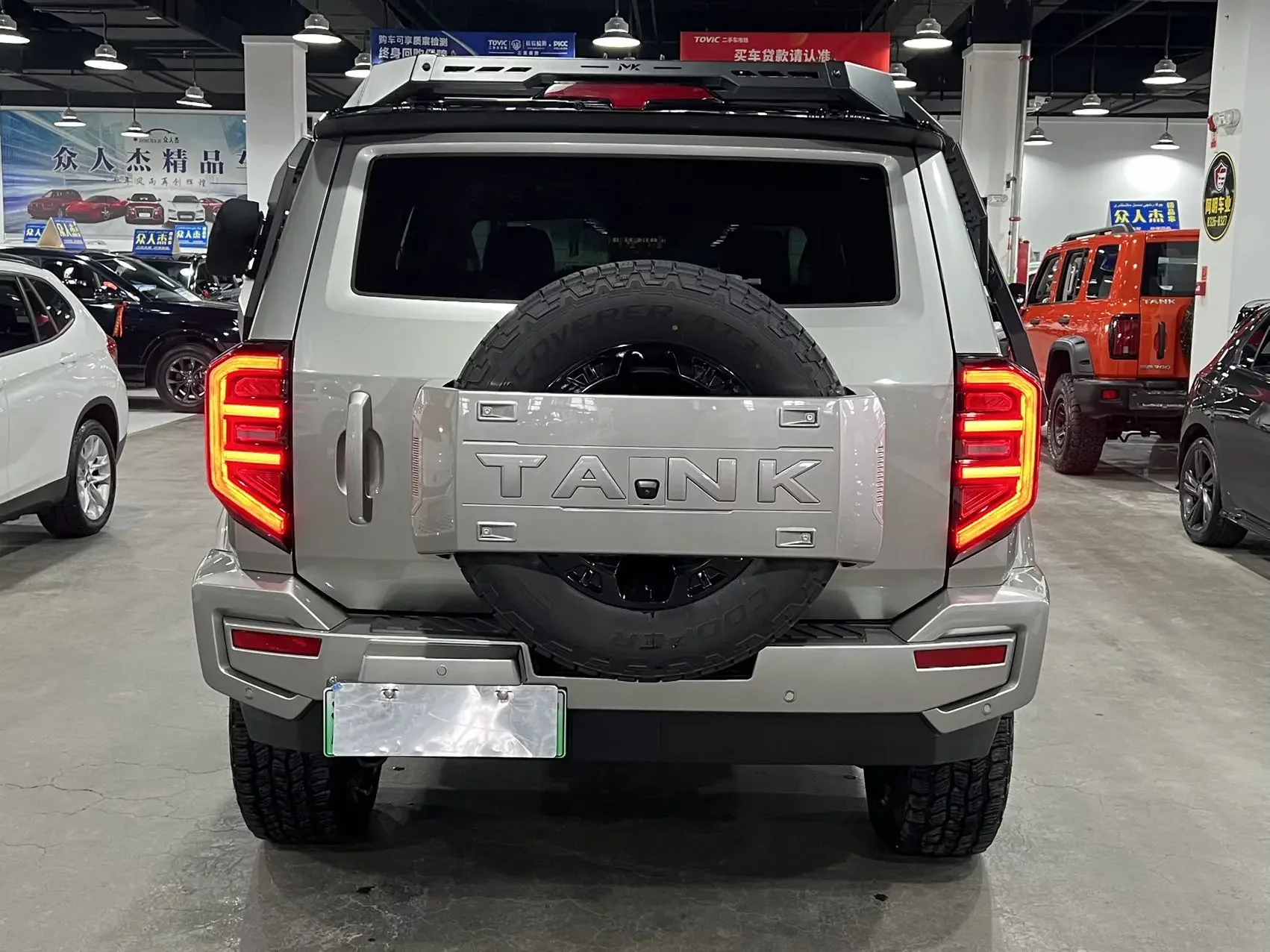 TANK 400 Hi4-T