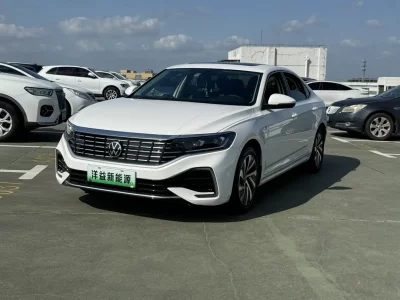 Volkswagen Passat PHEV, 2022 — купить с доставкой из Китая