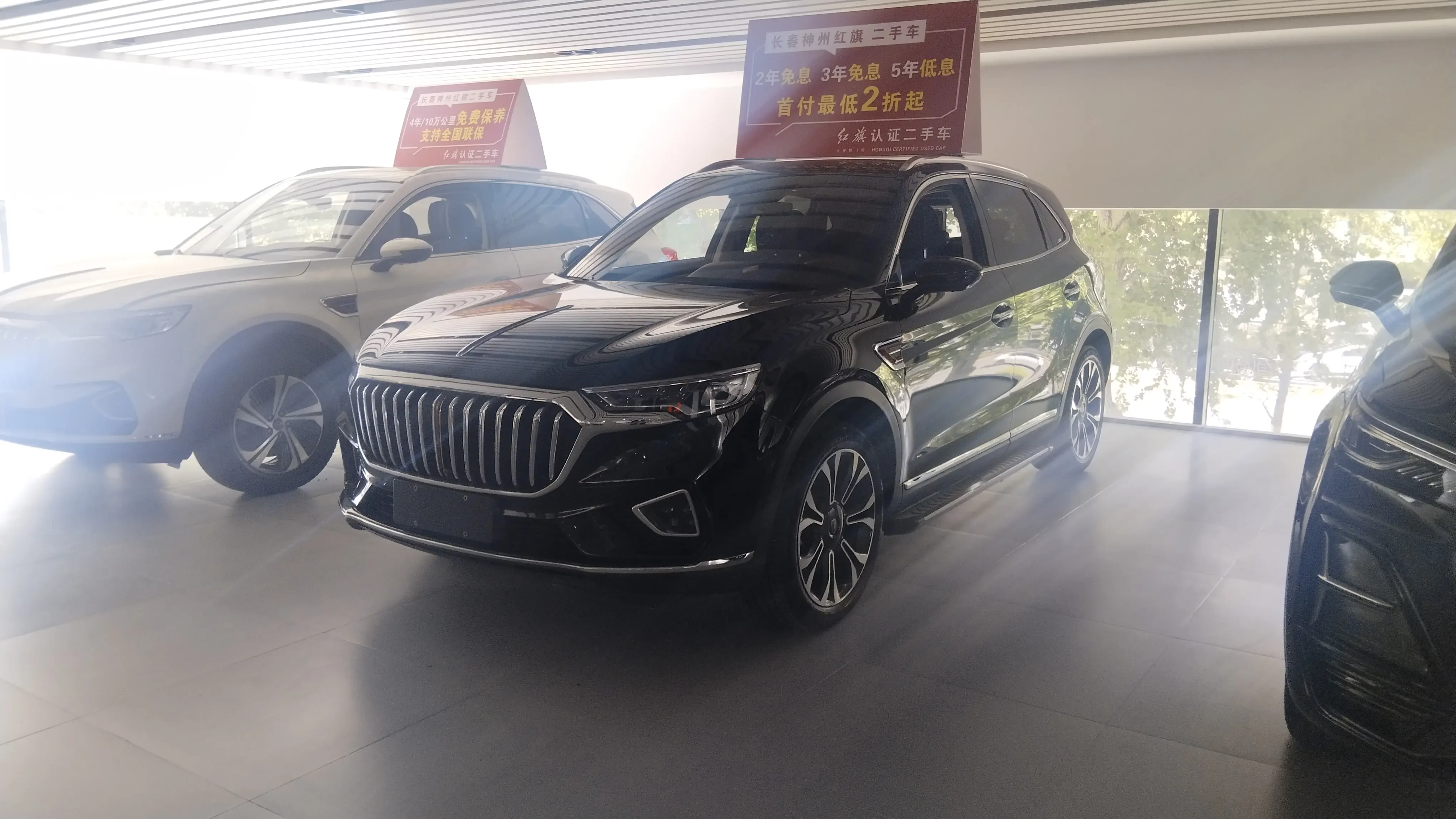Hongqi HS5