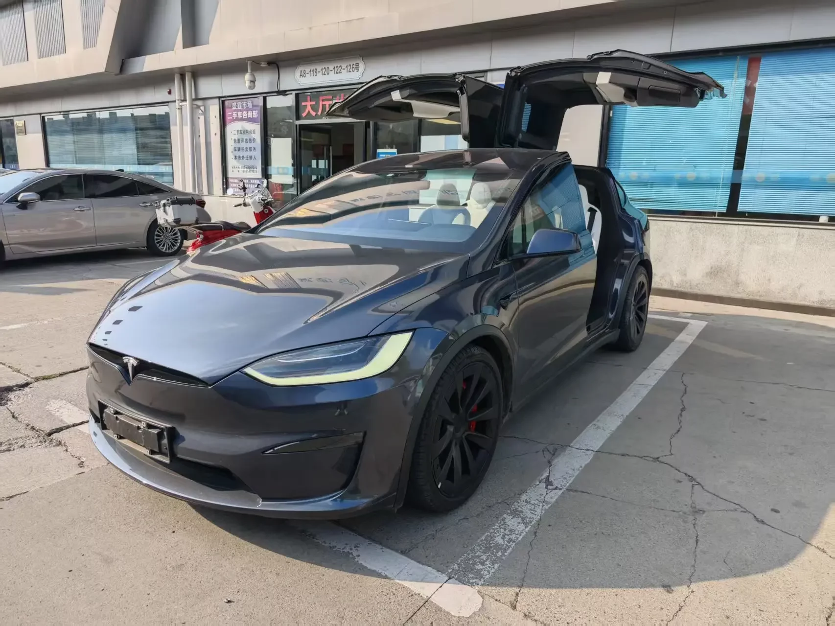 TESLA MODEL X