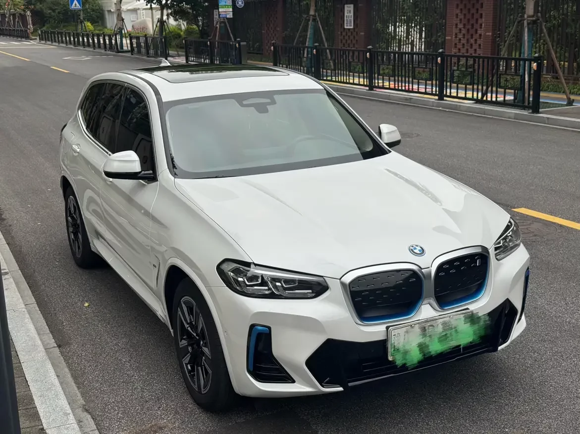 BMW iX3