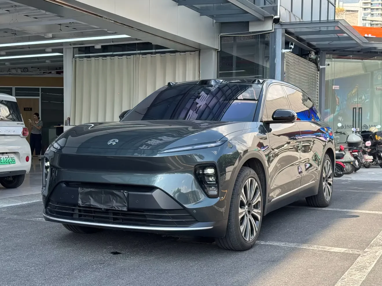 NIO ES8