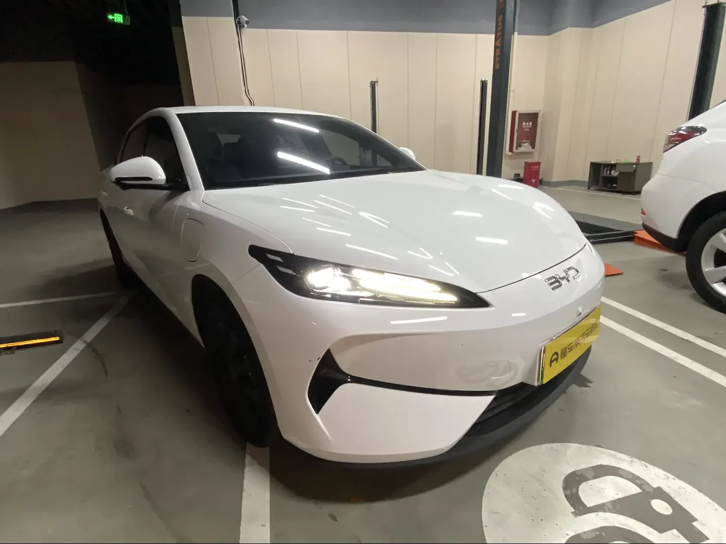 BYD e7
