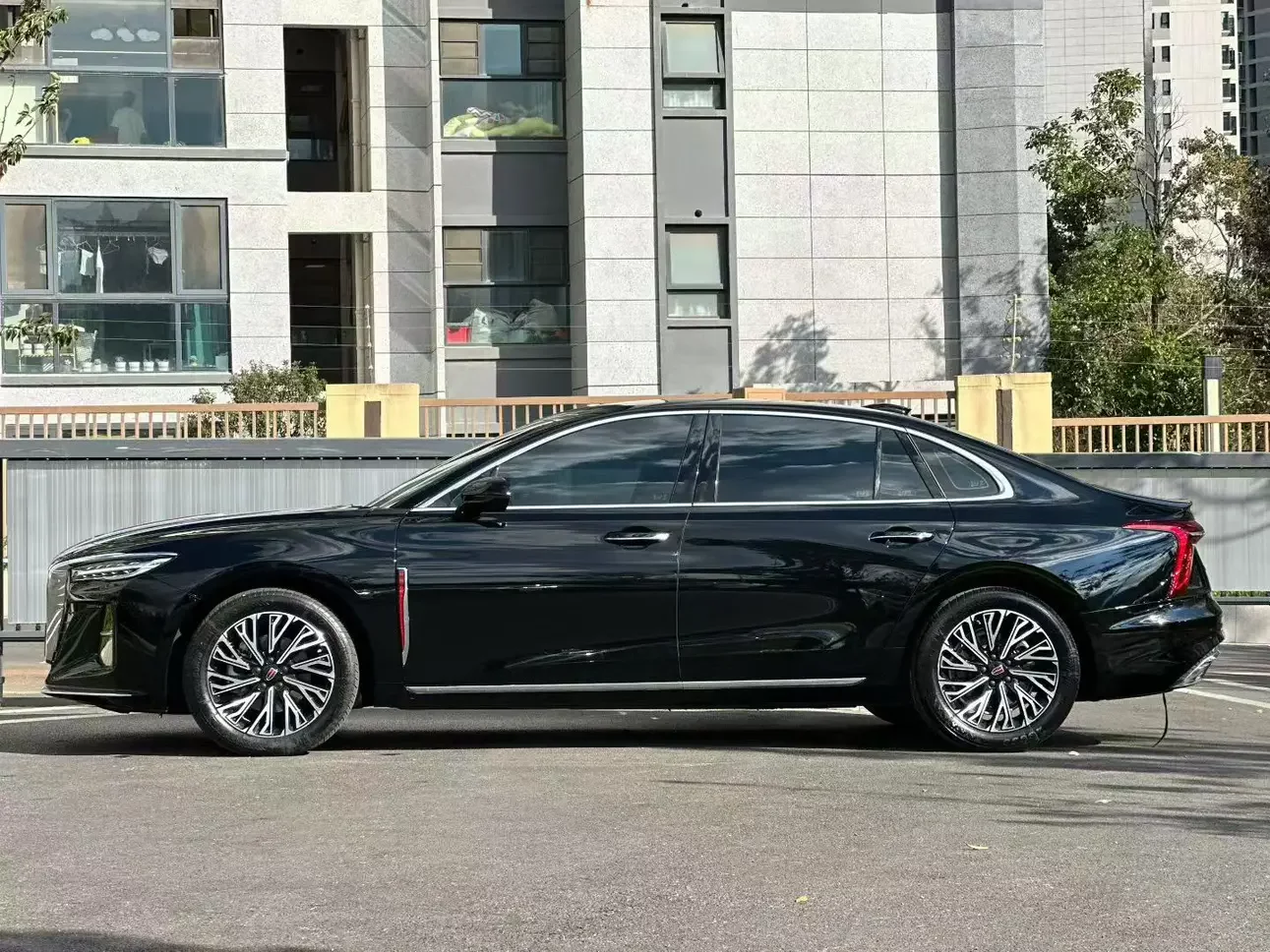 Hongqi H5