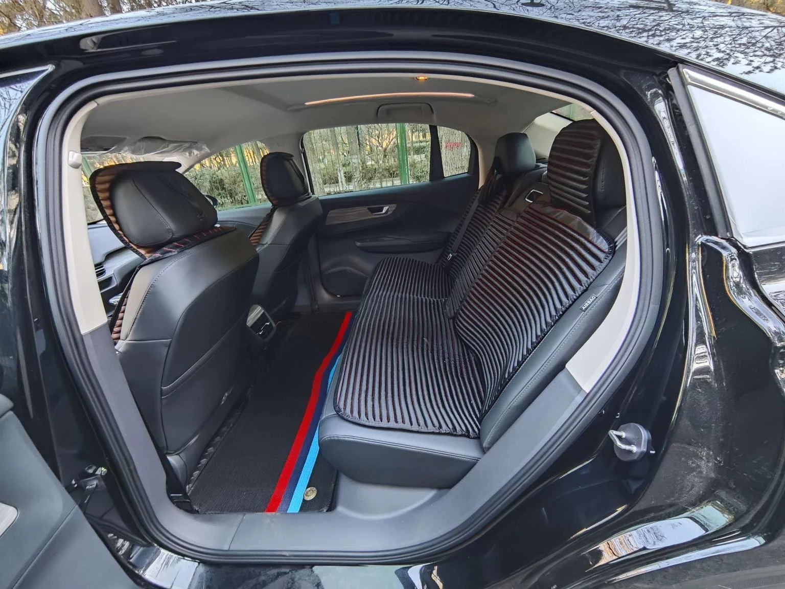 Hongqi E-QM5