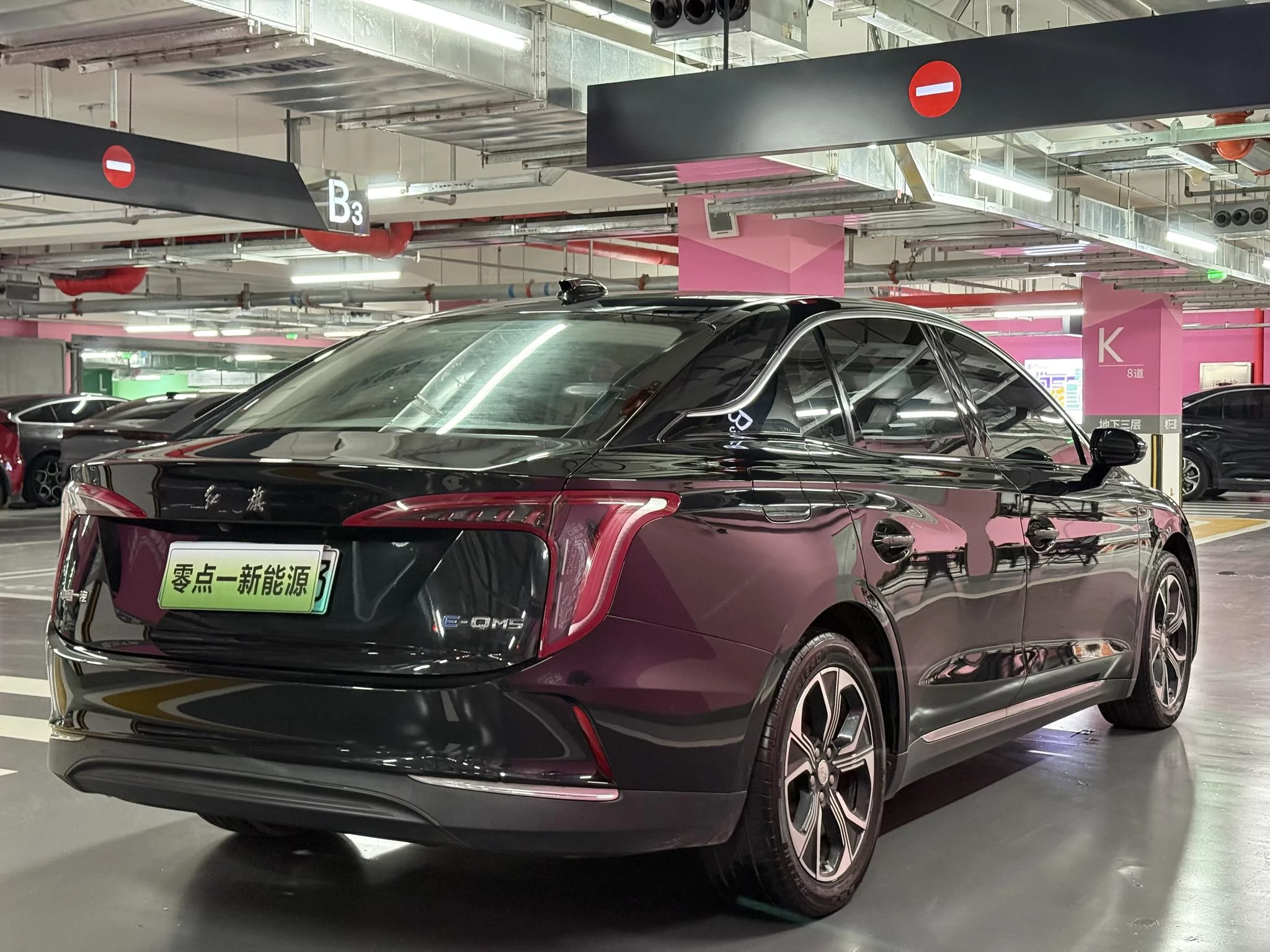 Hongqi E-QM5