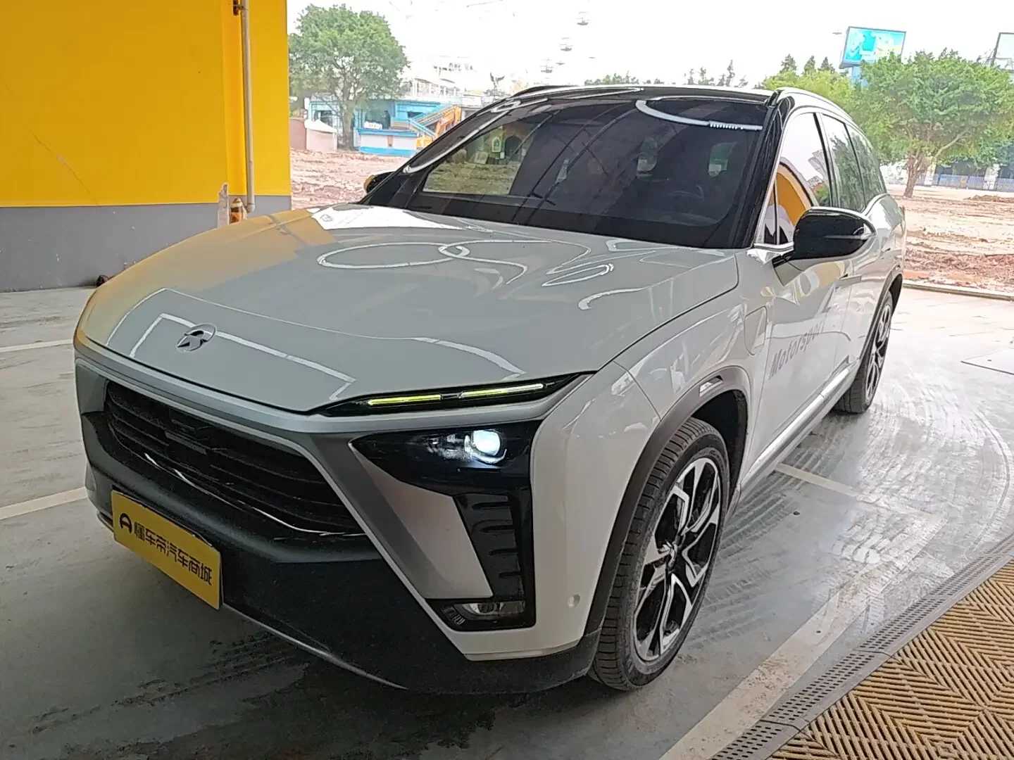 NIO ES8