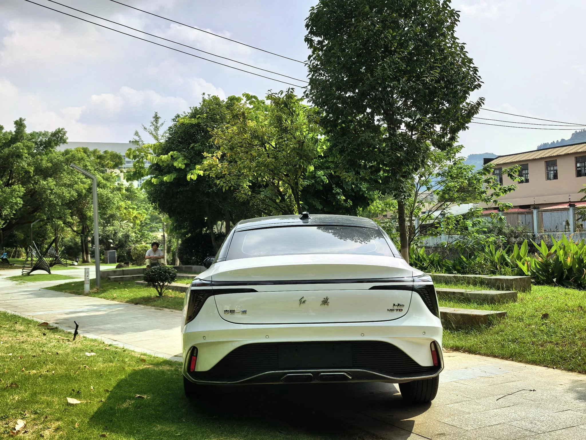Hongqi H6