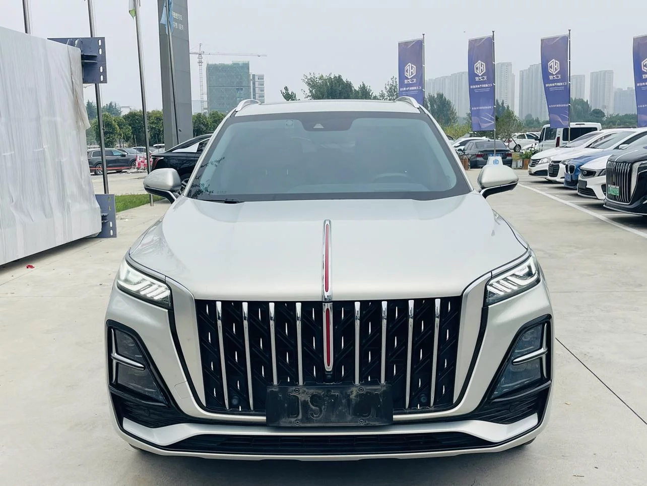 Hongqi HS5