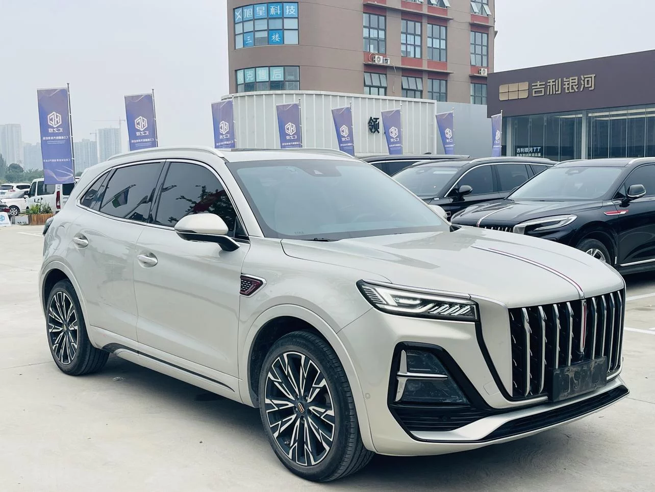 Hongqi HS5