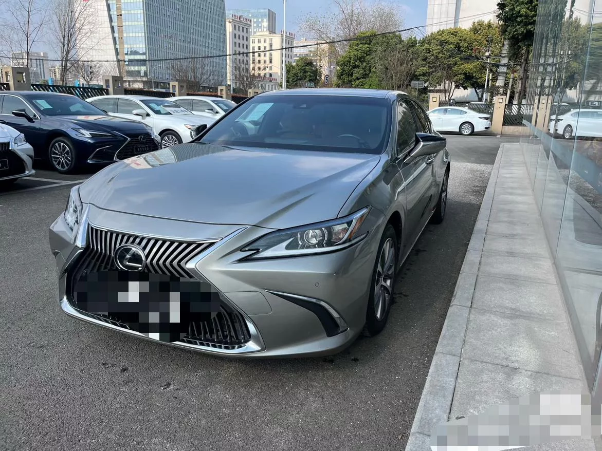 Lexus ES