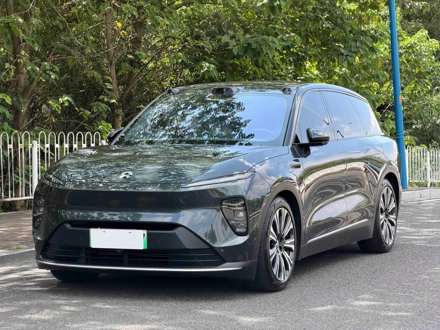 NIO ES8