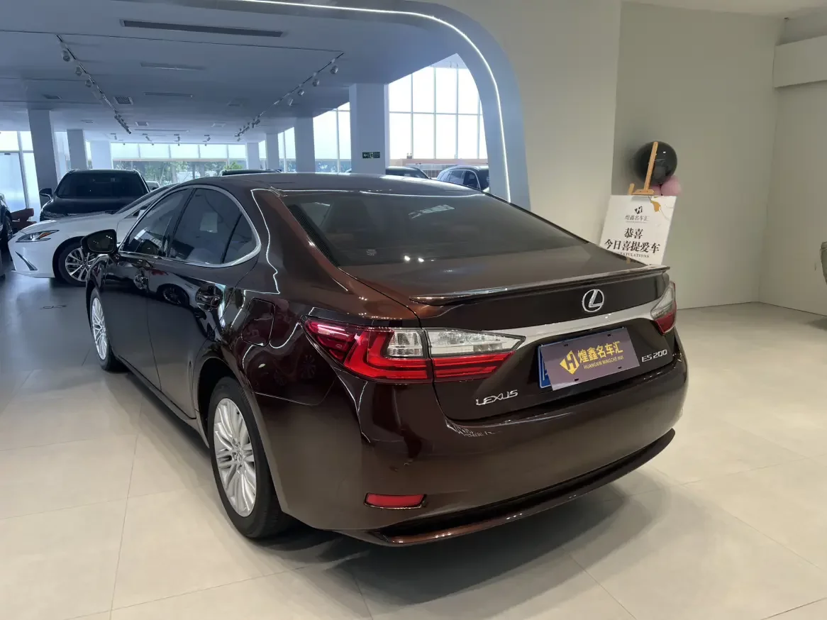 Lexus ES