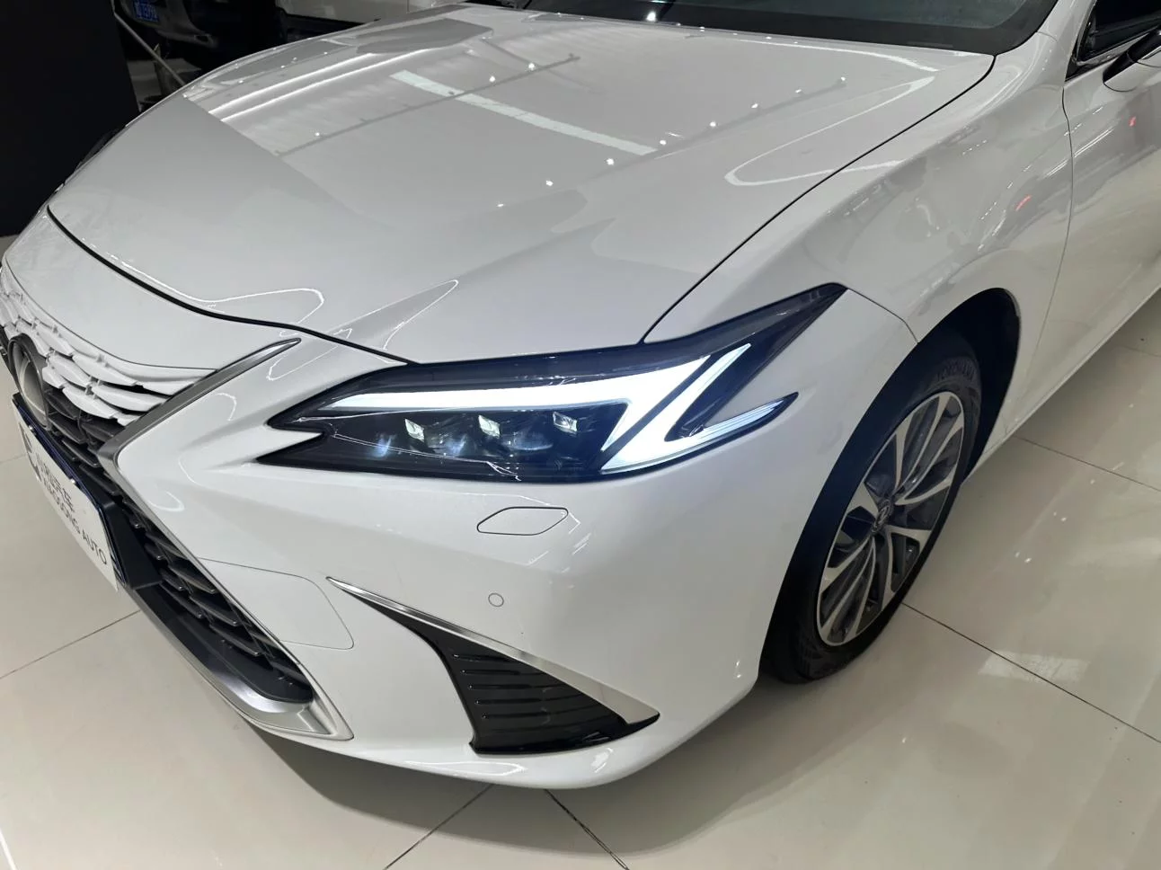 Lexus ES