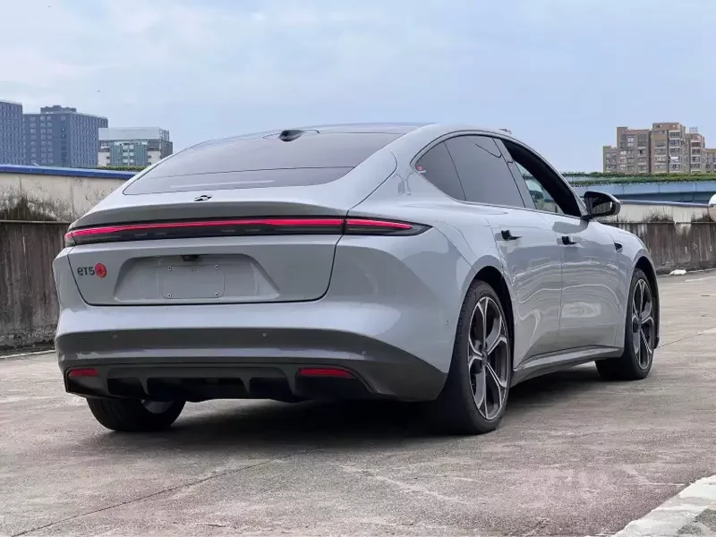 NIO ET5