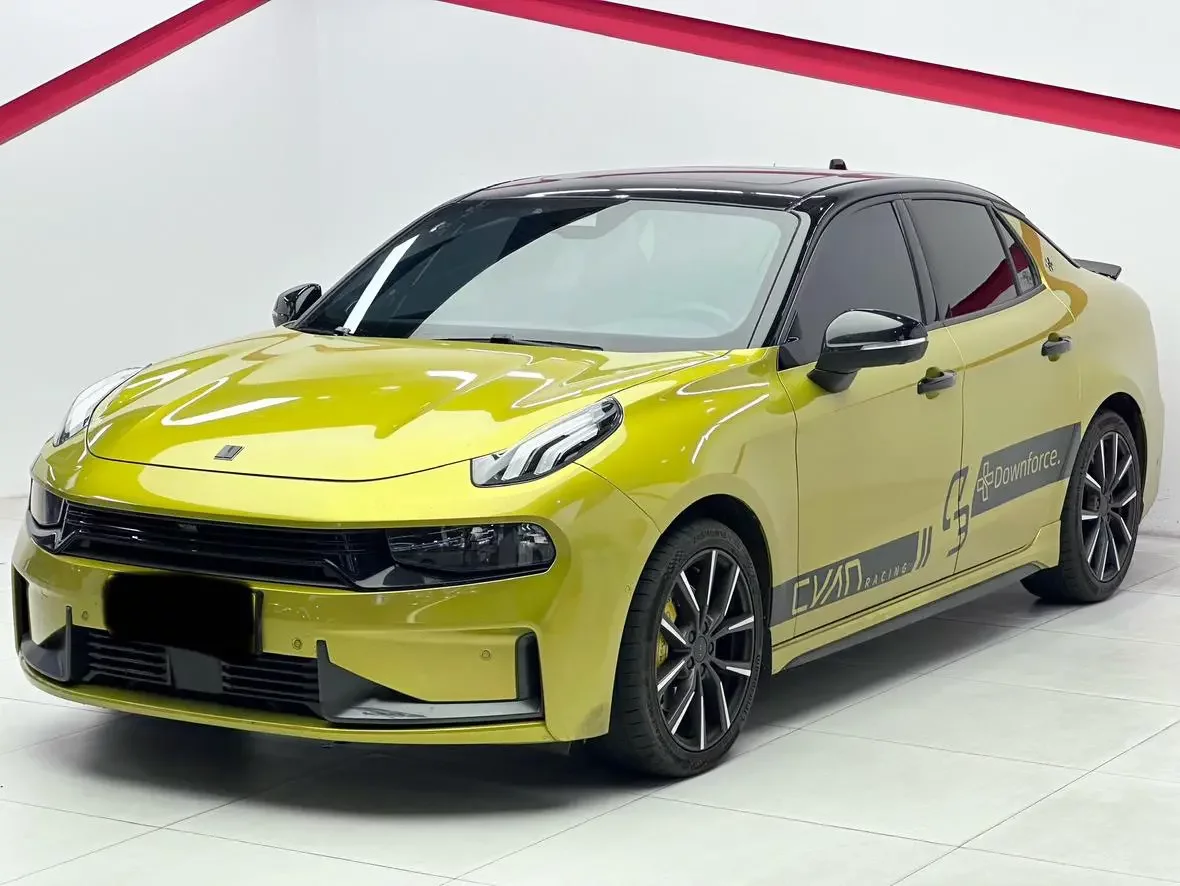 Lynk & Co 03