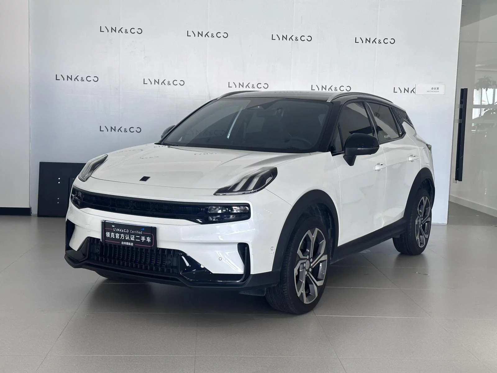 Lynk & Co 06