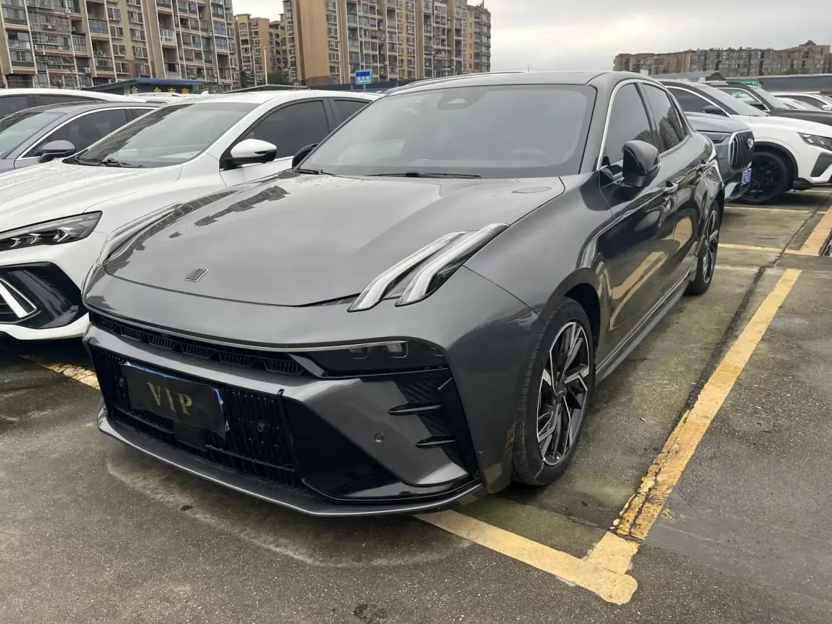 Lynk & Co 03