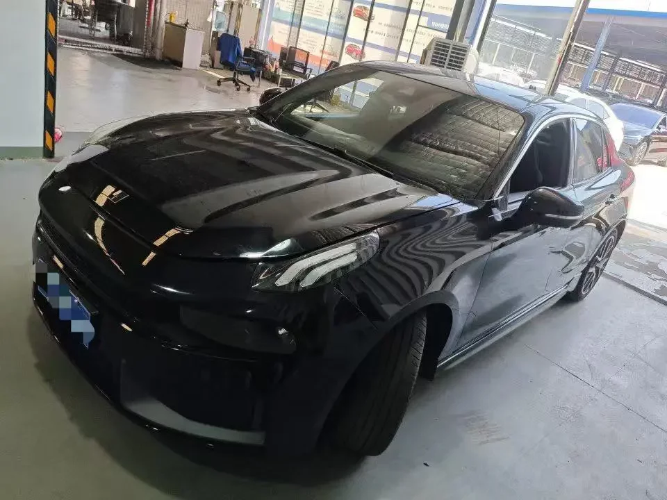 Lynk & Co 03