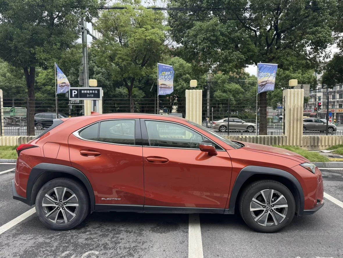 Lexus UX EV