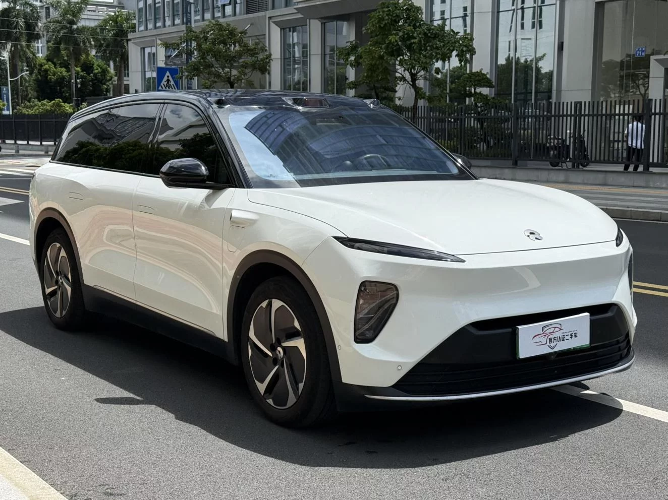 NIO ES8
