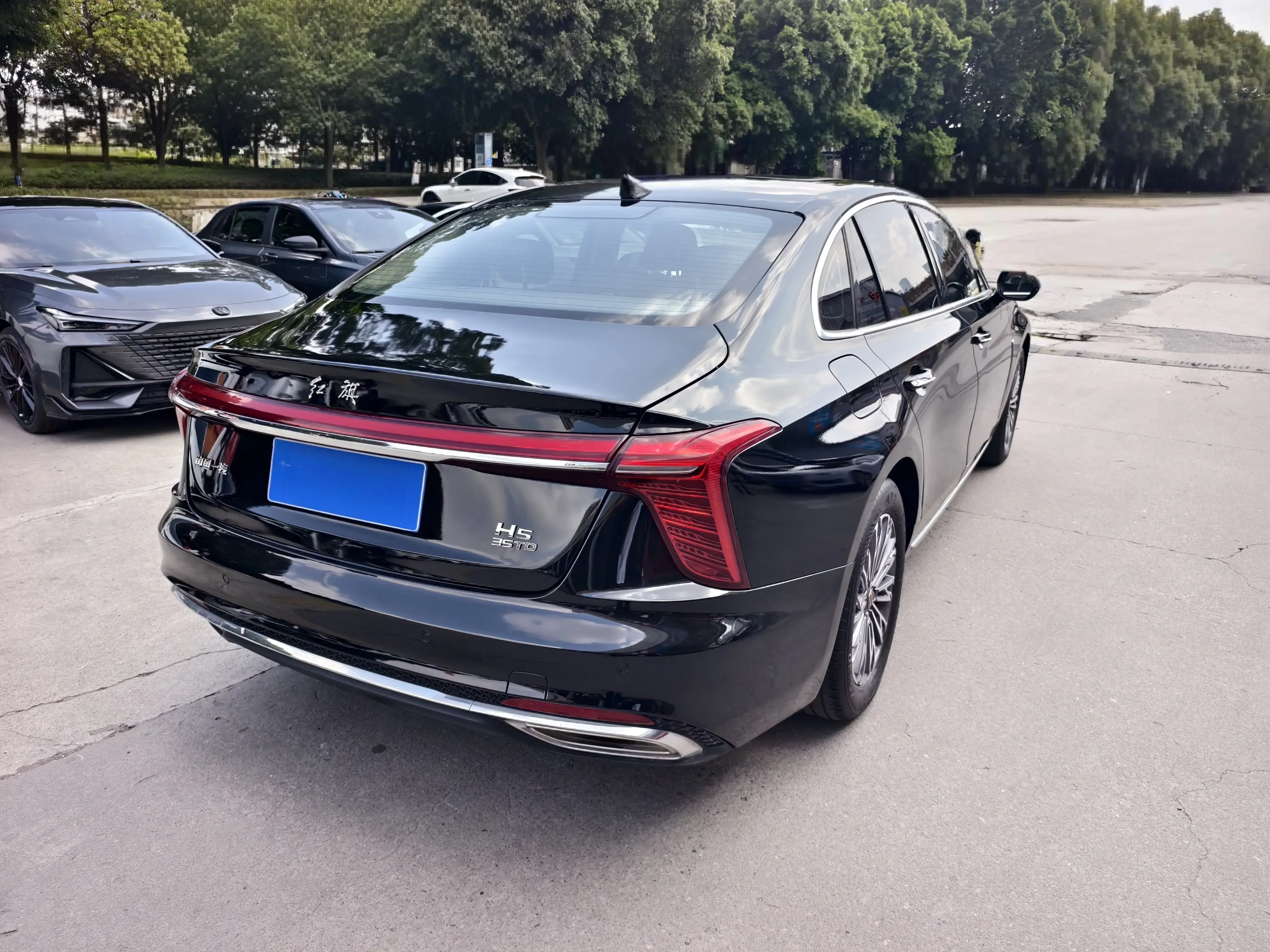 Hongqi H5