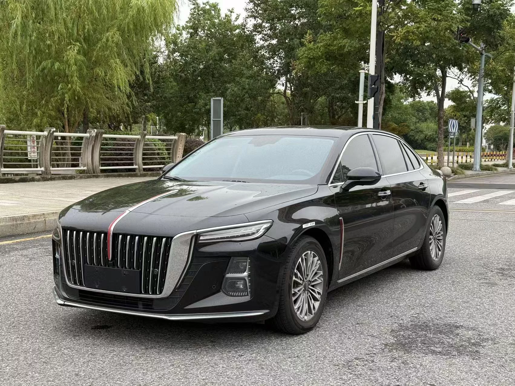 Hongqi H5