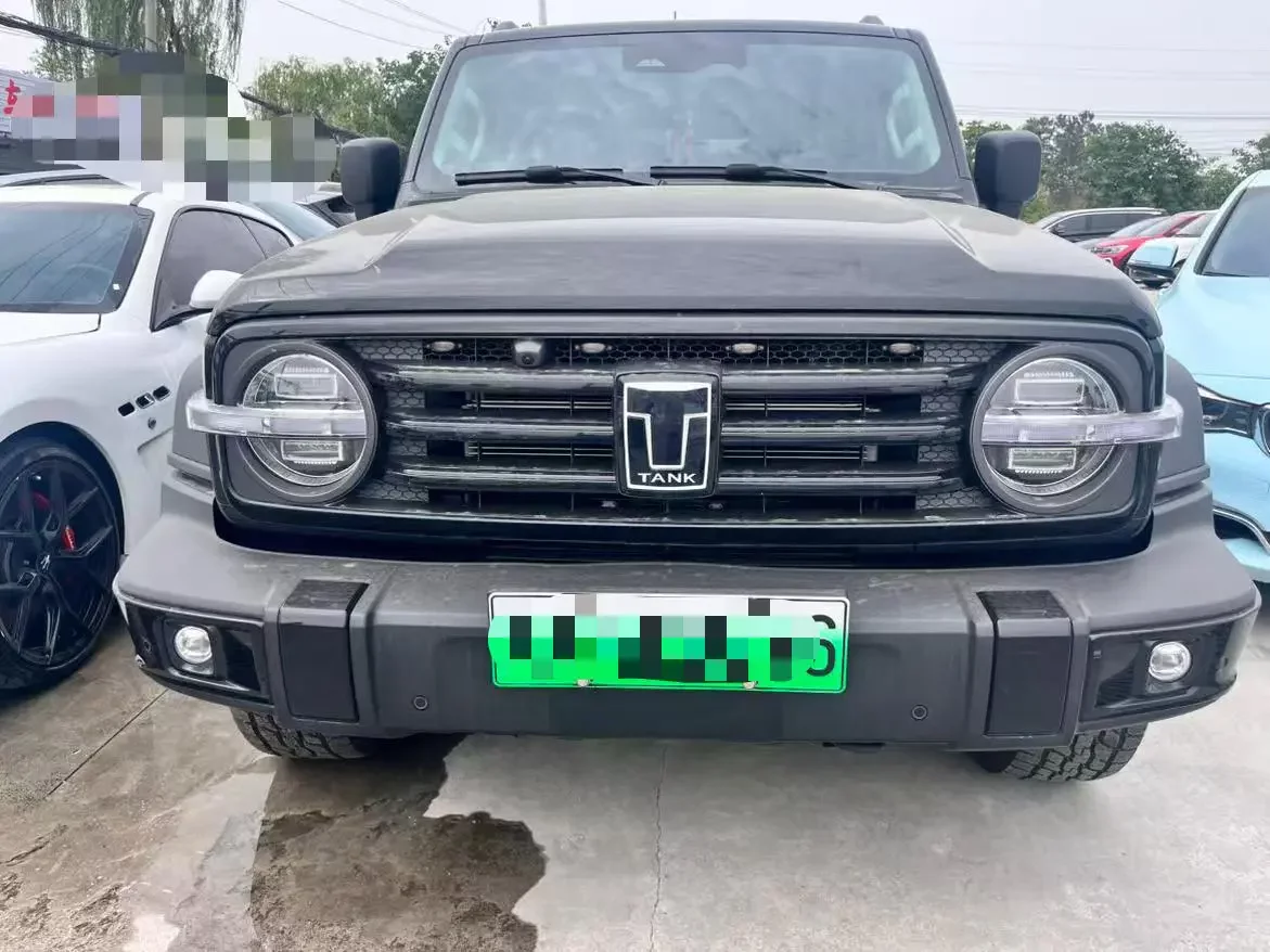 TANK 300 Hi4-T