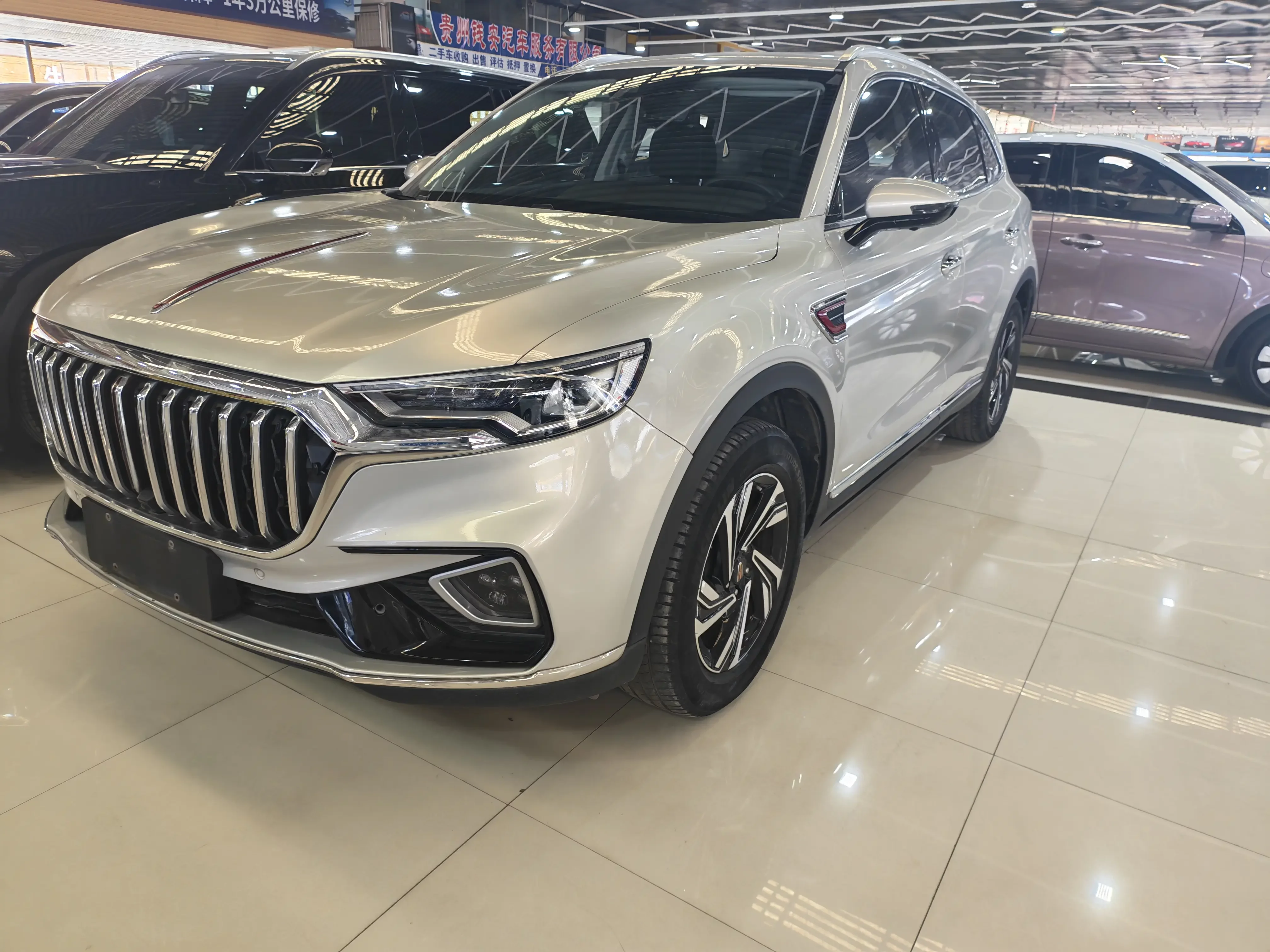 Hongqi HS5