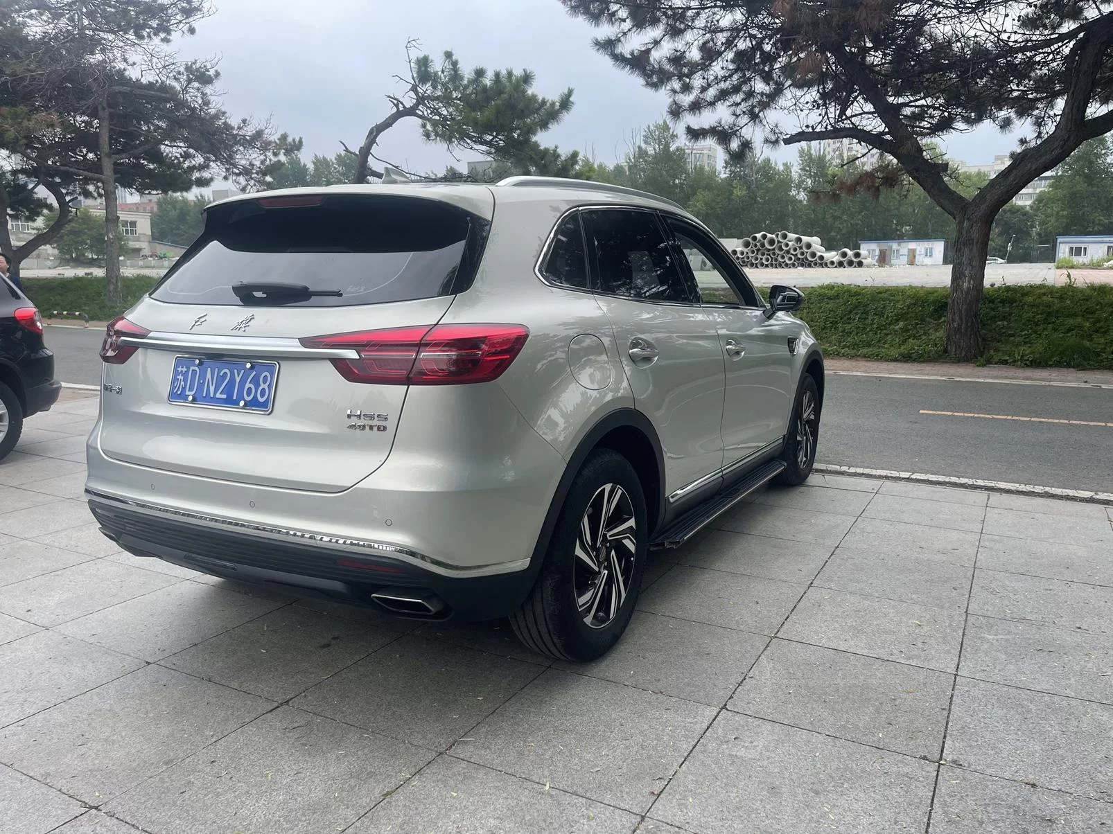 Hongqi HS5