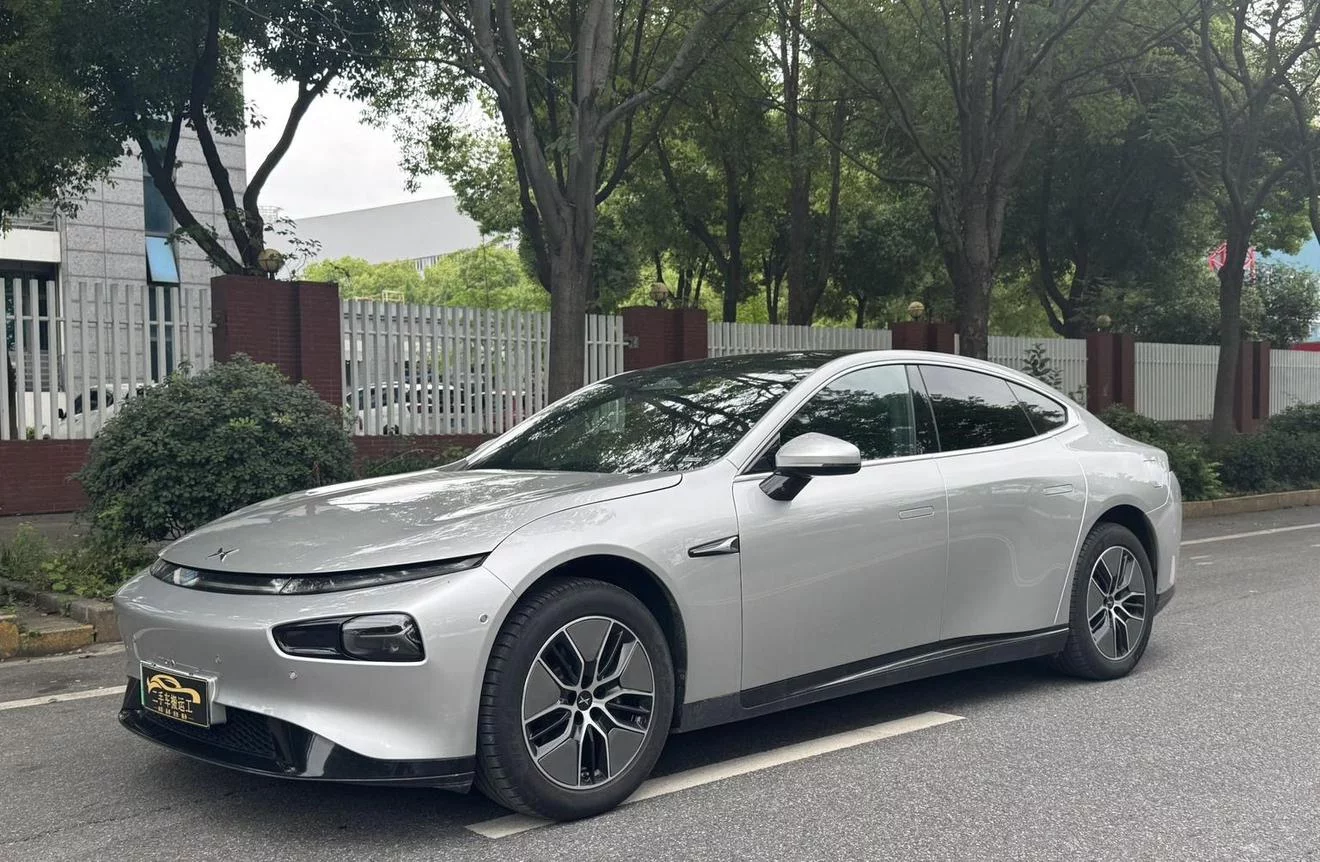 XPeng P7  из Китая