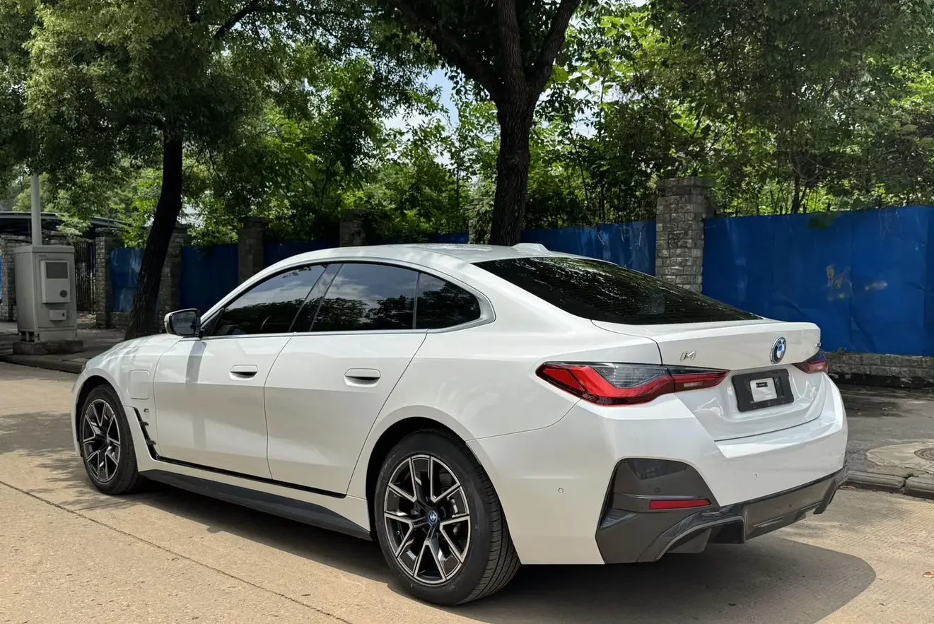 BMW i4
