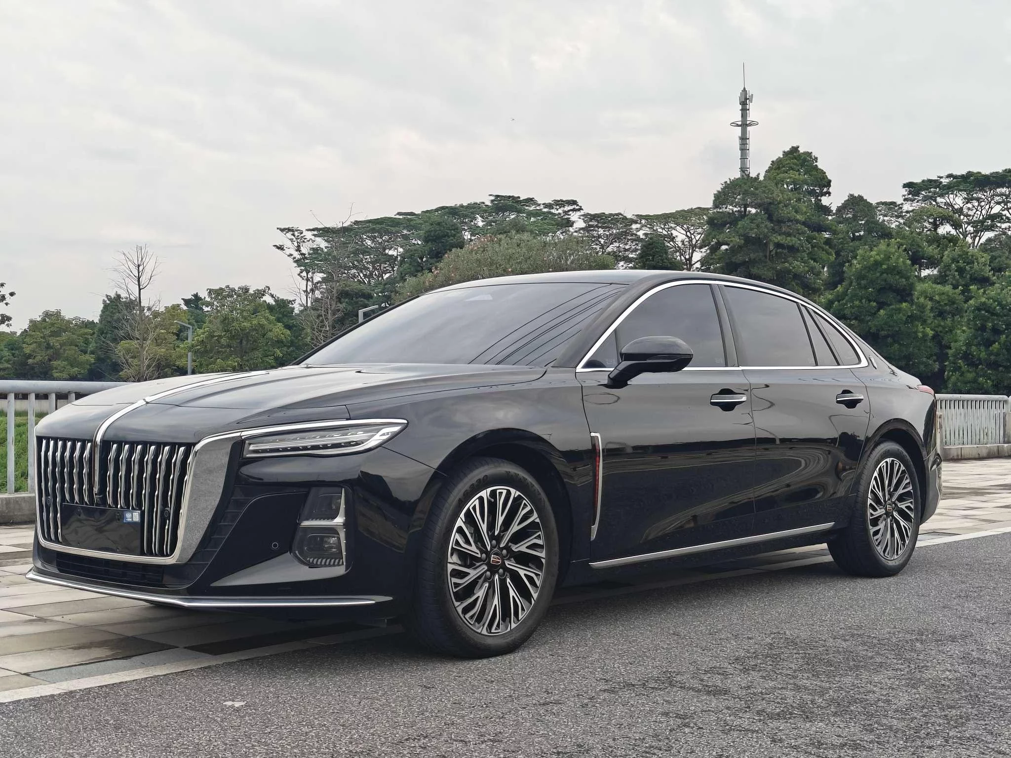 Hongqi H5