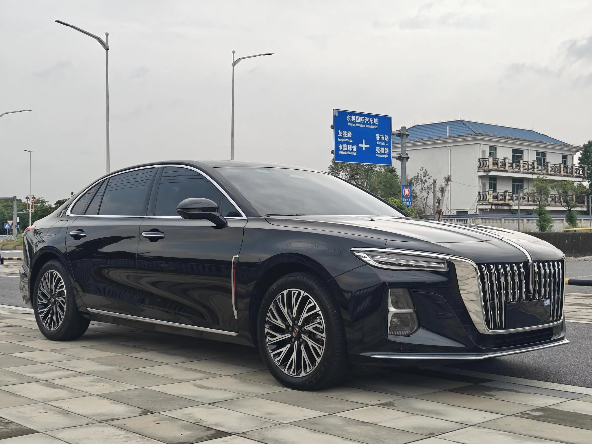 Hongqi H5