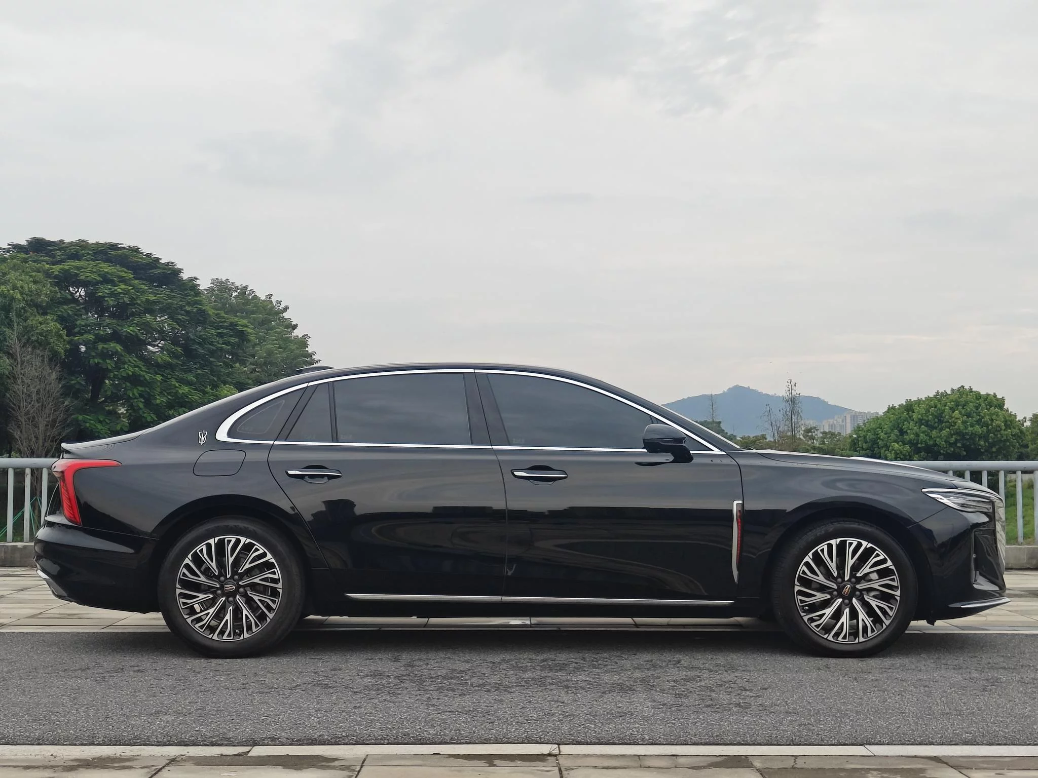 Hongqi H5