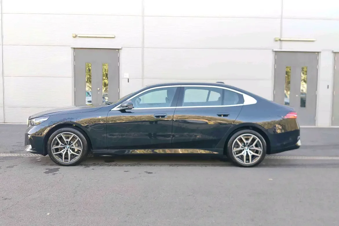 BMW i5
