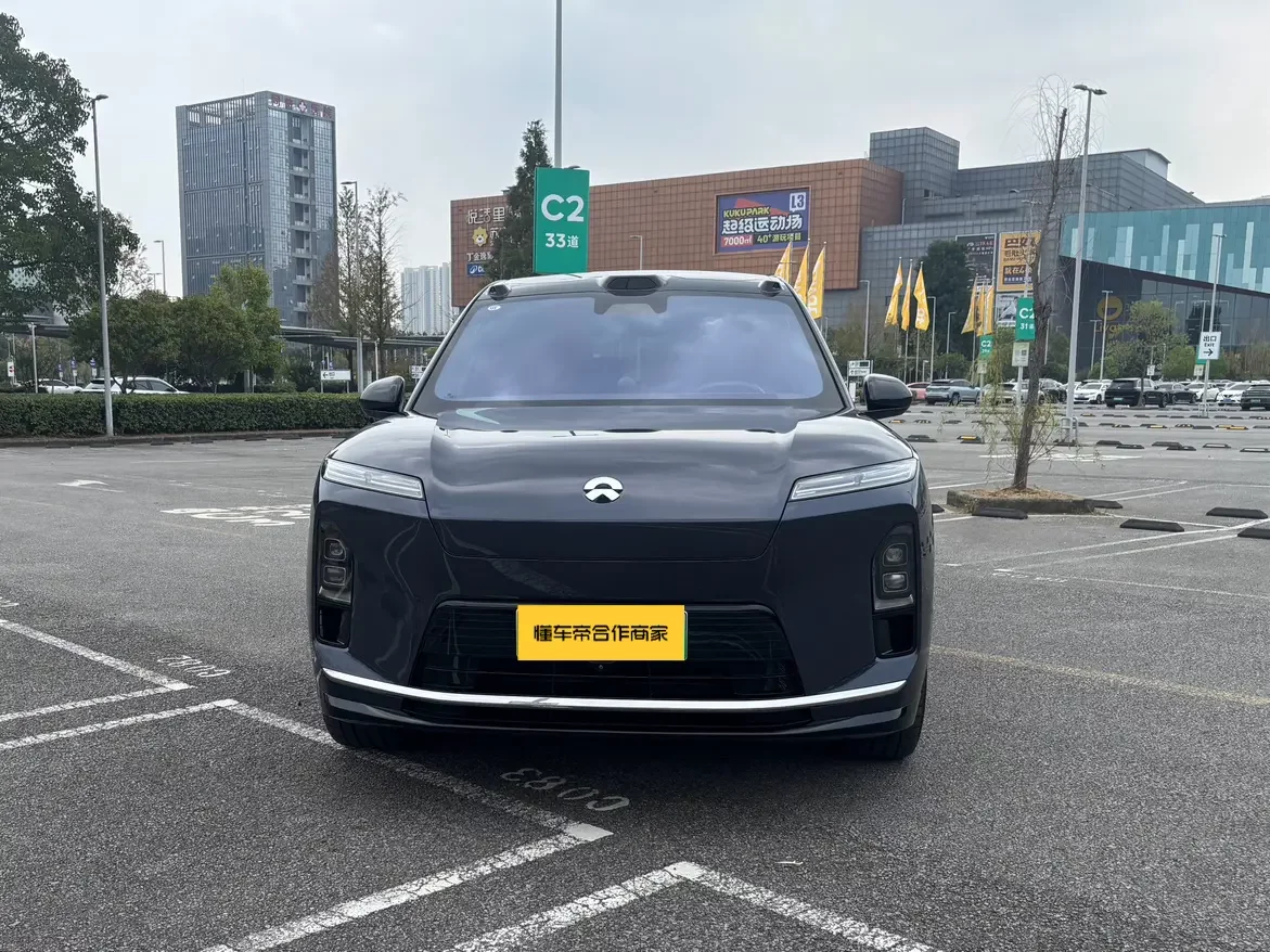 NIO ES8