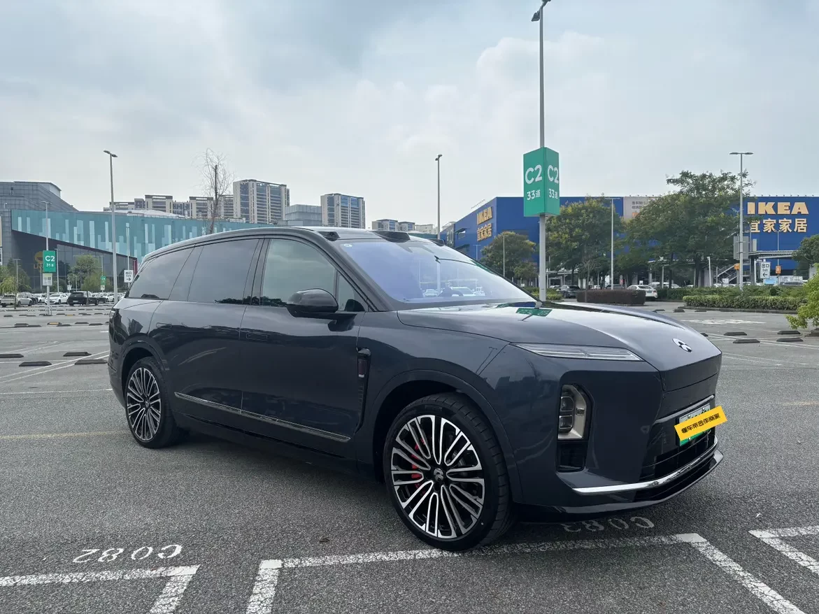 NIO ES8