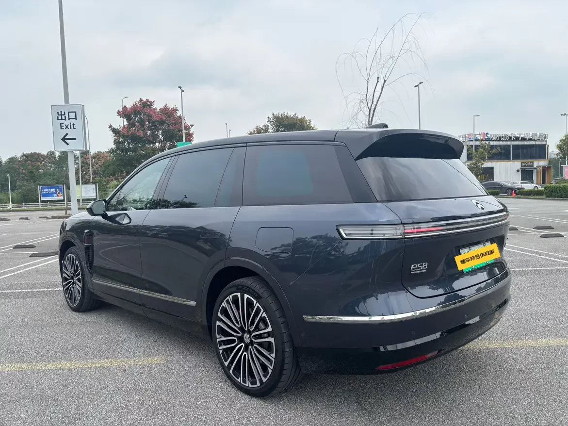 NIO ES8