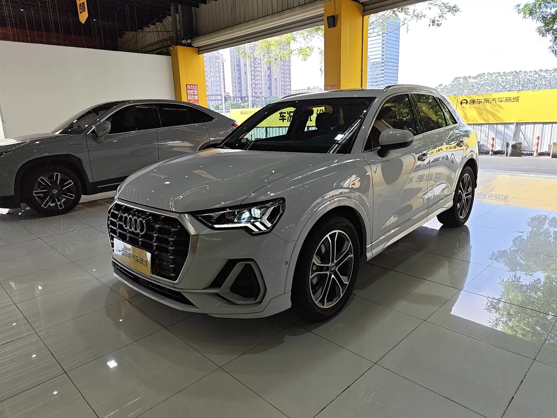AUDI Q3