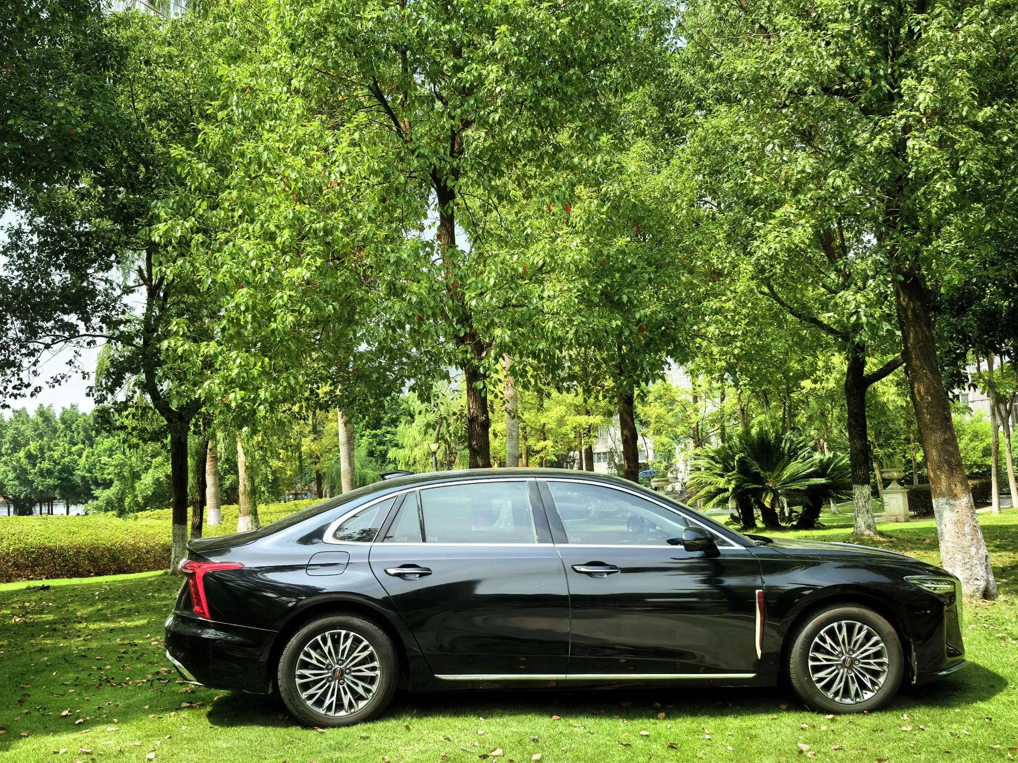 Hongqi H5